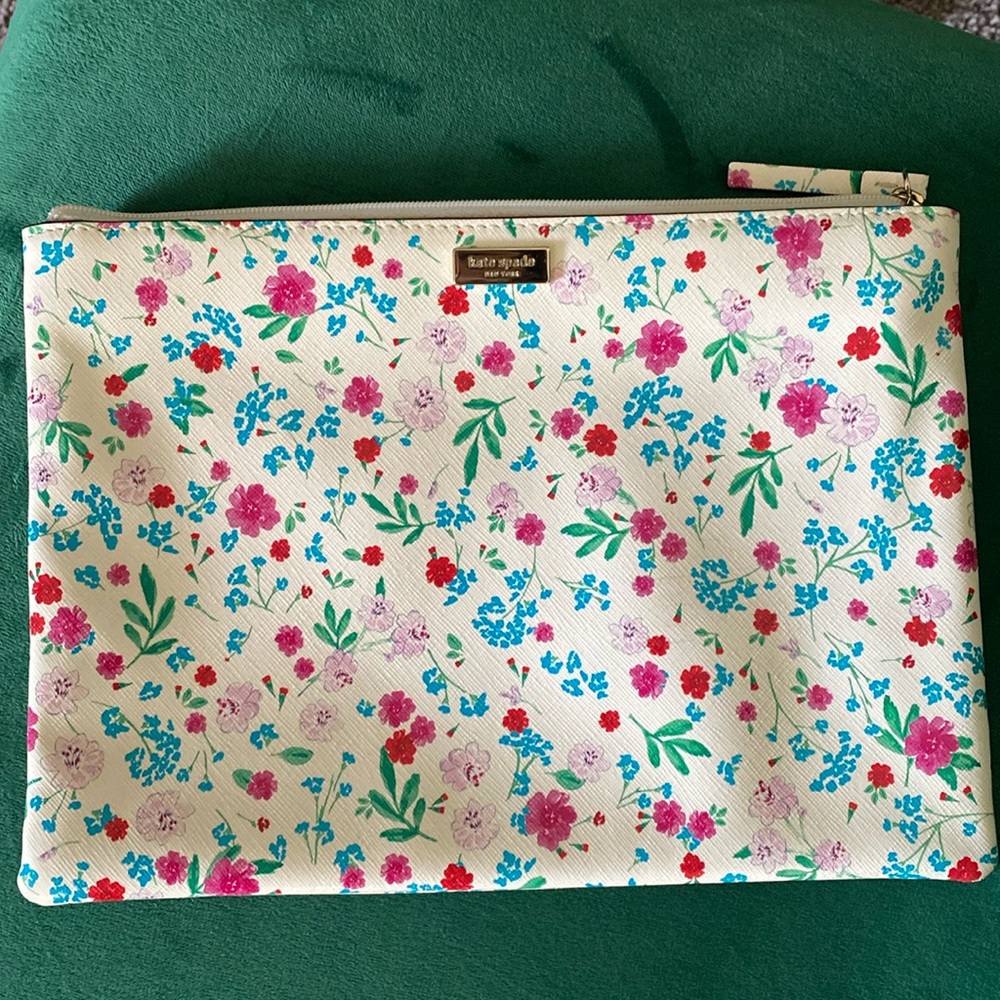 Kate Spade ♠️ Gardner Street Gia clutch